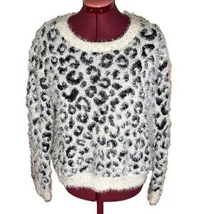 6/$25 MUDD Eyelash Leopard Sweater Slightly Croopped NWOT Size Medium